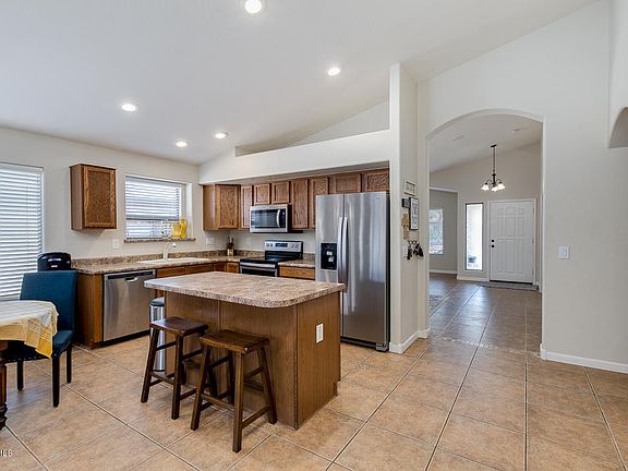 3rd image of 43518 W Hillman Dr