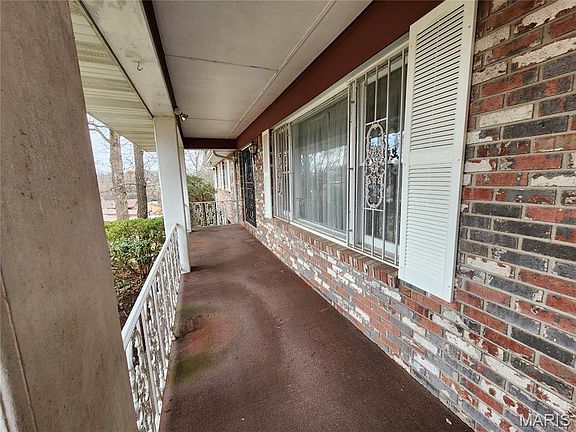 2nd image of 2001 Woodhaven Rd