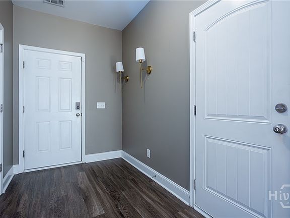 5th image of 110 Regis Way