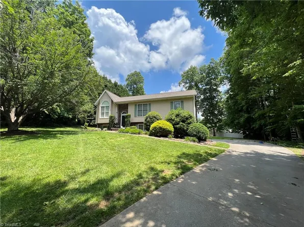 425 Pine Brook Pl, Wilkesboro, NC 28697