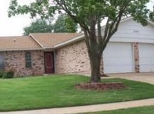 909 S Patterson Dr, Moore, OK 73160