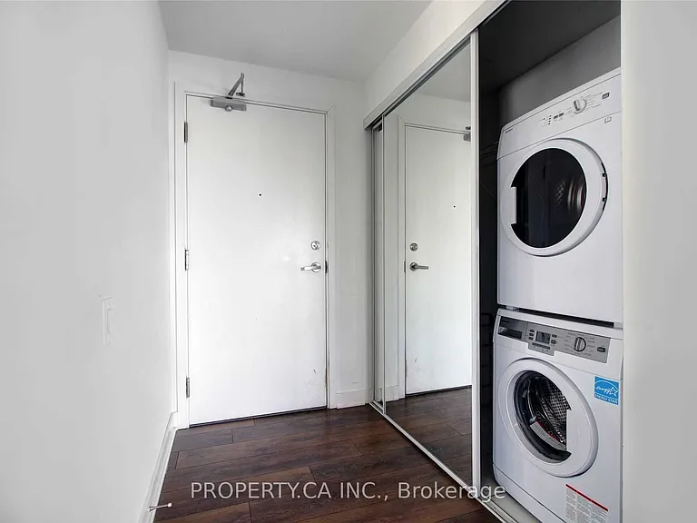 15 Grenville St #4704 — Photo 5