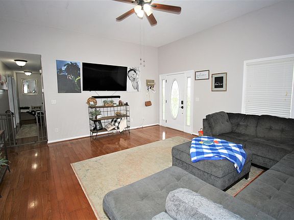 5th image of 130 Bright Leaf Dr