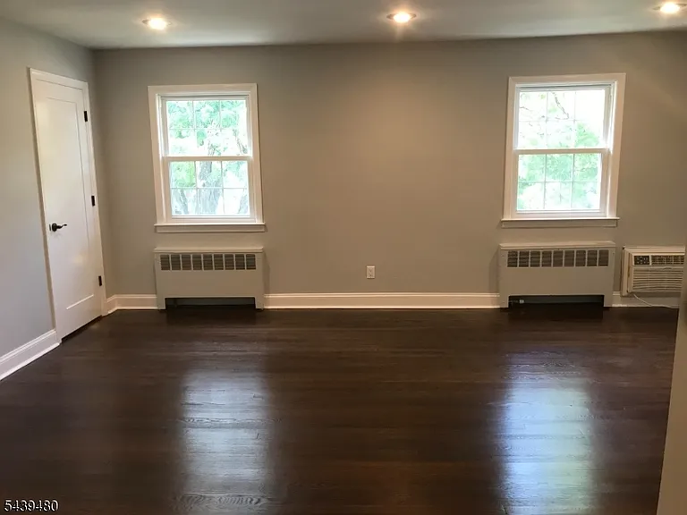 21 Wedgewood Dr — Photo 2