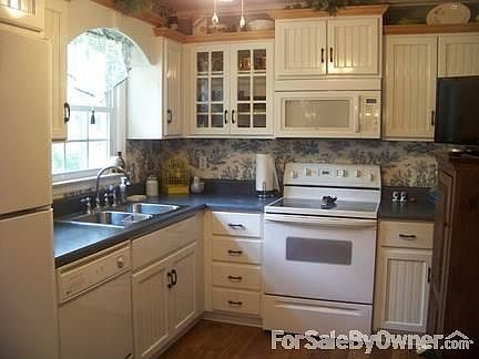 3rd image of 1031 Thurmond St