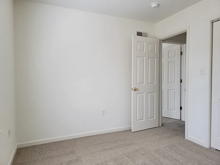 5206 Brook Dr — Photo 18