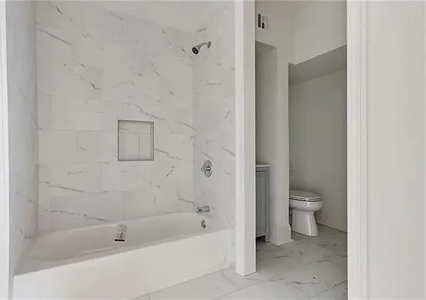 2425 Soniat St — Photo 9