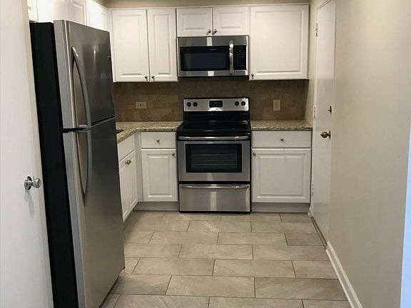 3rd image of 3415 W End Ave #409