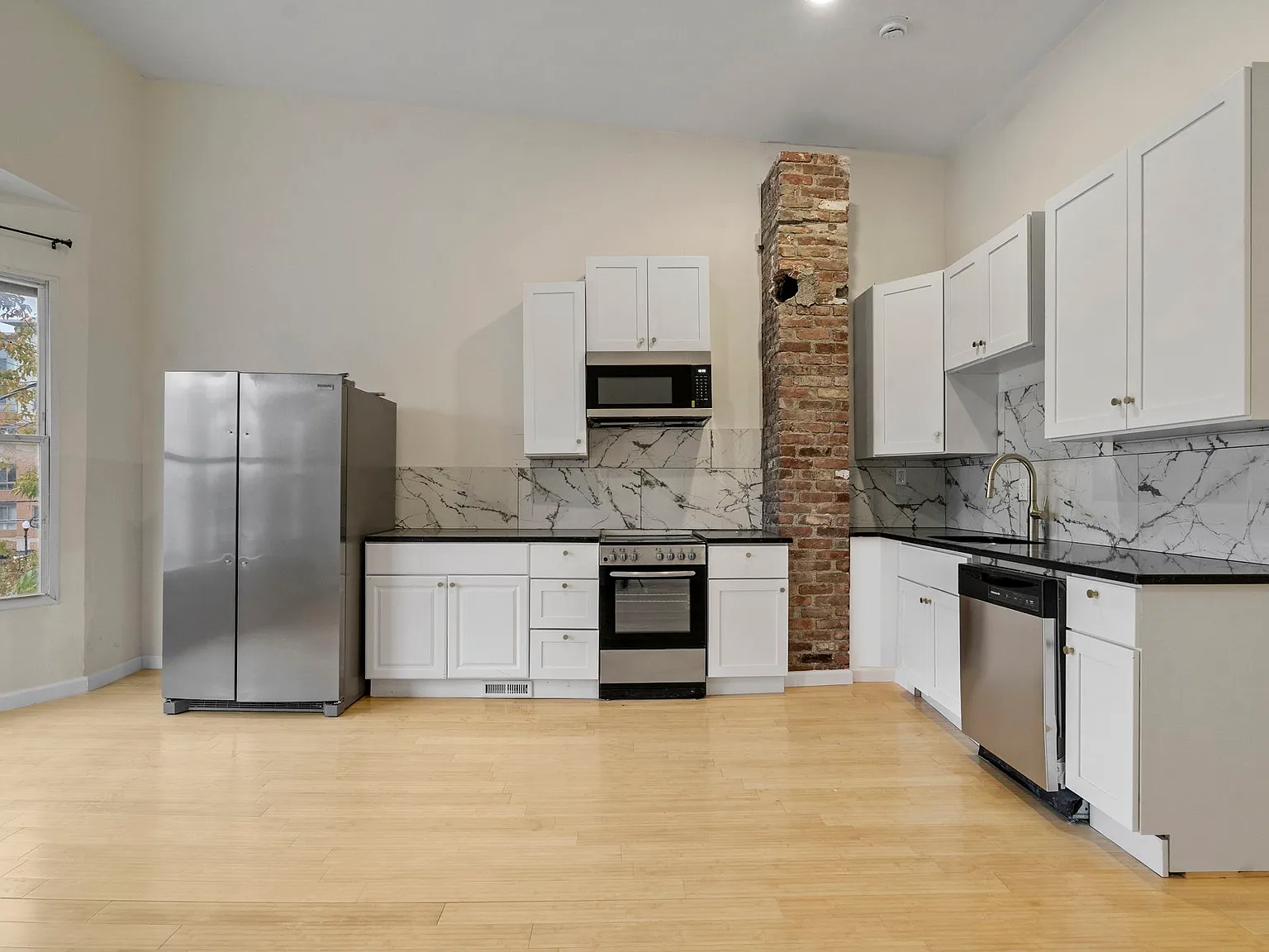 3 bed, 931 sqft, $1,750 — Photo 2