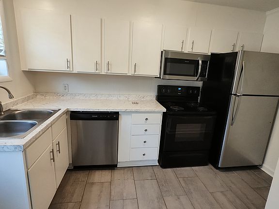 2nd image of 2017 Greenwood Cir Unit B