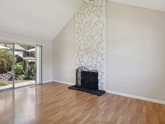 4th image of 323 Otono Ct