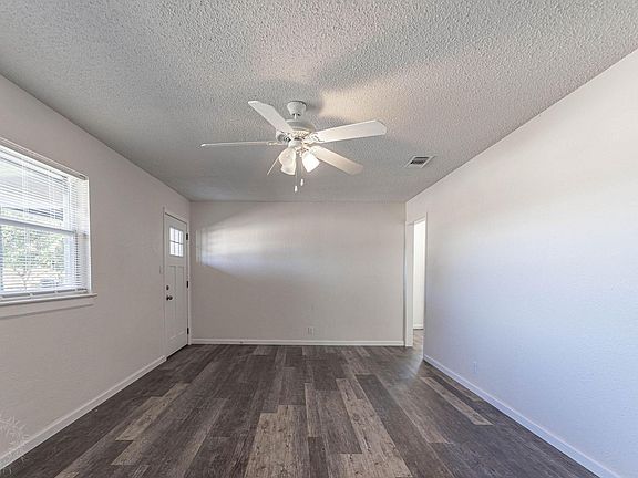 5th image of 605 Crestview Dr