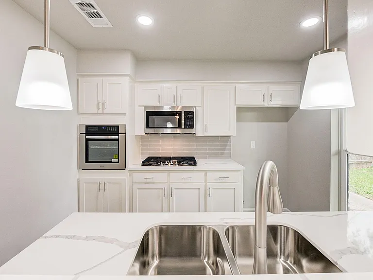 9617 Caffrey St — Photo 15