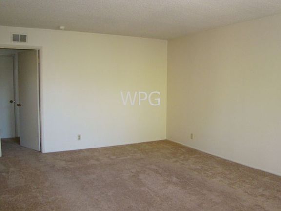 2nd image of 462 Westlake Dr APT 3