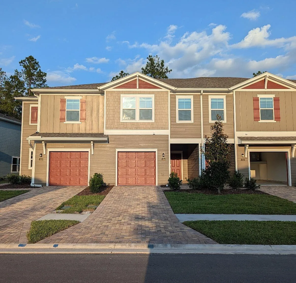 3 bed, 2.5 bath, 1707 sqft, $2,100 — Photo 2
