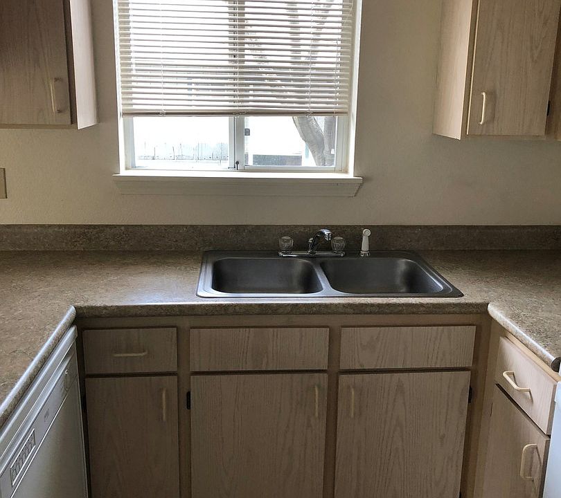 1st image of 1110 Woodrow Ln #2