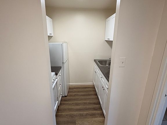 3rd image of 28 E Lancaster Ave #3B
