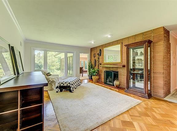 5th image of 49 Queens Dr