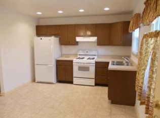 426-428 N Lord Ave, Carpentersville, IL 60110