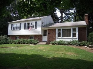 16 Harwood Dr, Glen Cove, NY 11542