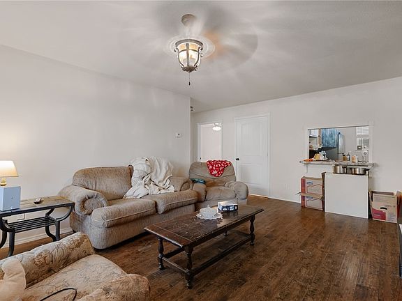 4th image of 926 Barton Hill Ln