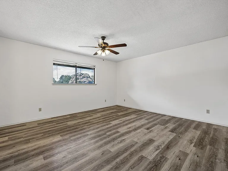 10010 Faylin Dr — Photo 15