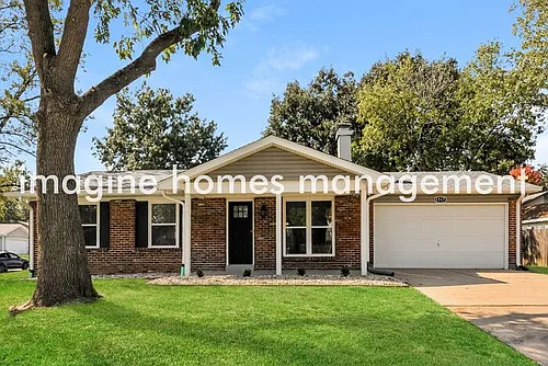 2717 Greenleaf Dr Photo 1