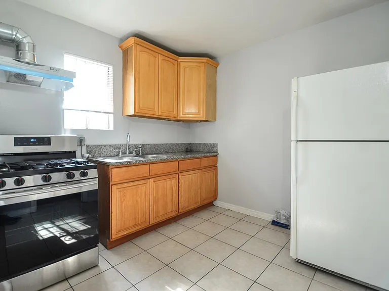 641 Loranne Ave #B — Photo 5