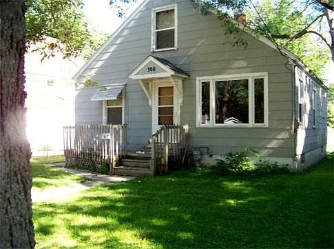 1st image of 308 7th Ave N