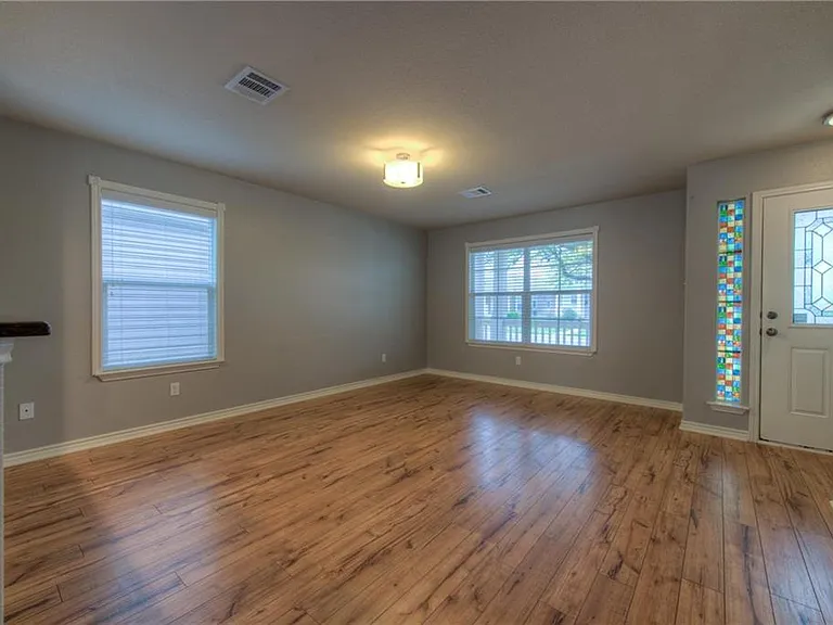 712 Alamo Plaza Dr — Photo 3