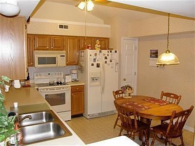3rd image of 5361 Stoneledge Ct Unit L