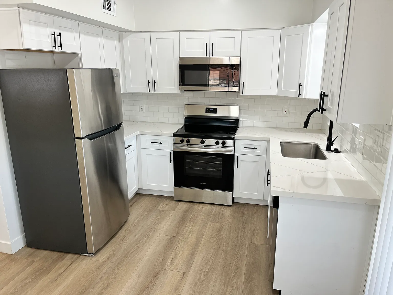 2 bed, 950 sqft, $1,300 — Photo 4