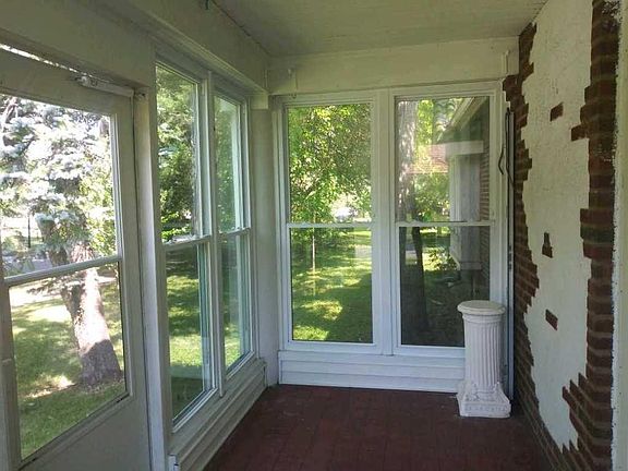 5th image of 906 N Hills Dr