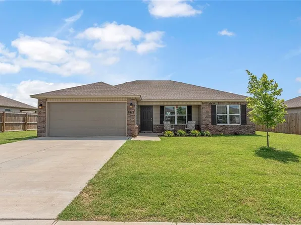 2812 Murphy St, Pea Ridge, AR 72751