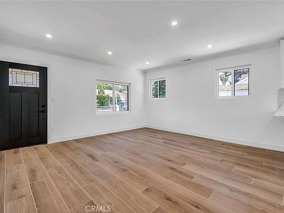 4th image of 3516 Montclair St