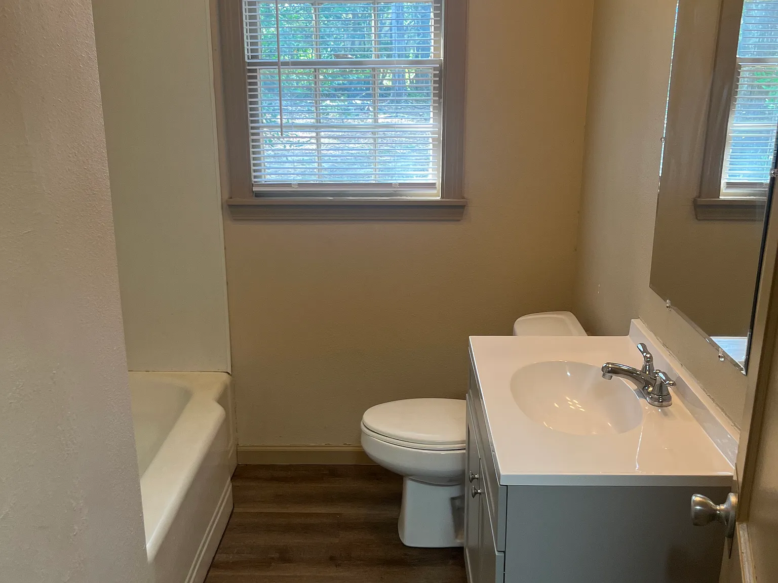 3 bed, 1600 sqft, $950 — Photo 4