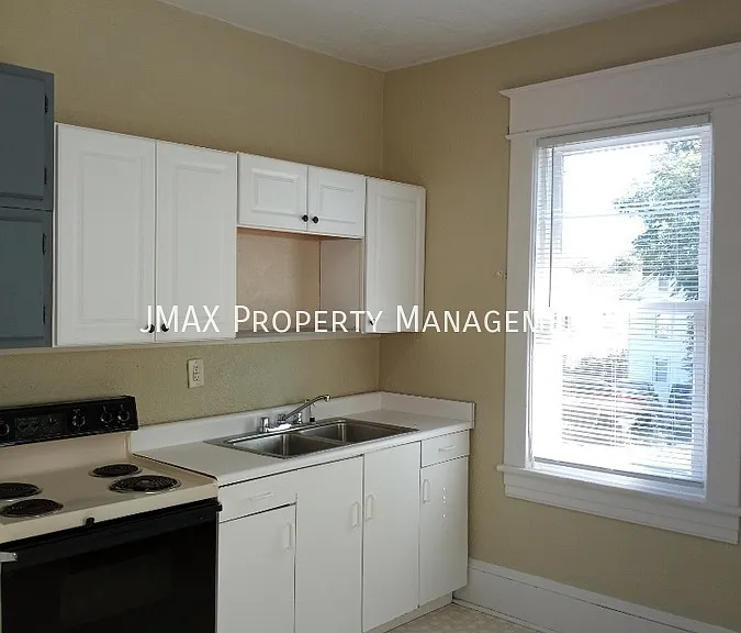 621 Elm Ave SE #2 — Photo 5