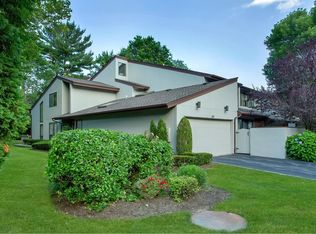 140 Foxwood Dr #140, Jericho, NY 11753