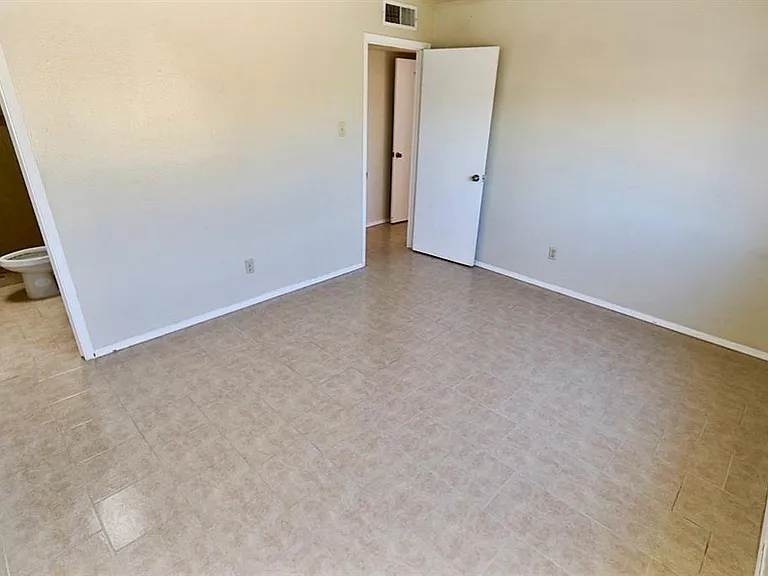 6925 Escondido Dr #B — Photo 21