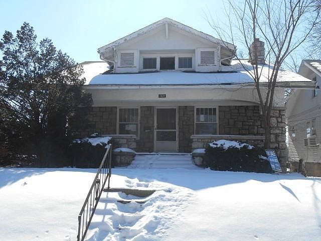 1st image of 1027 W White Oak St