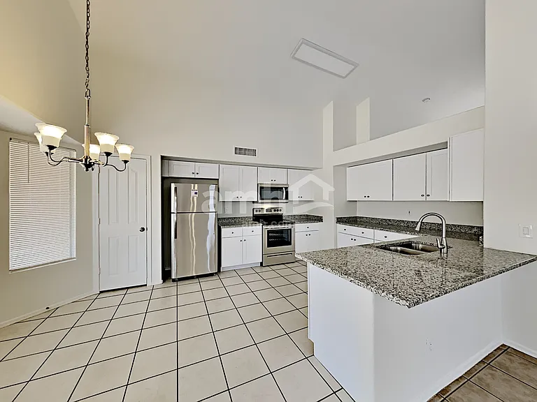 12554 W Holly St — Photo 5