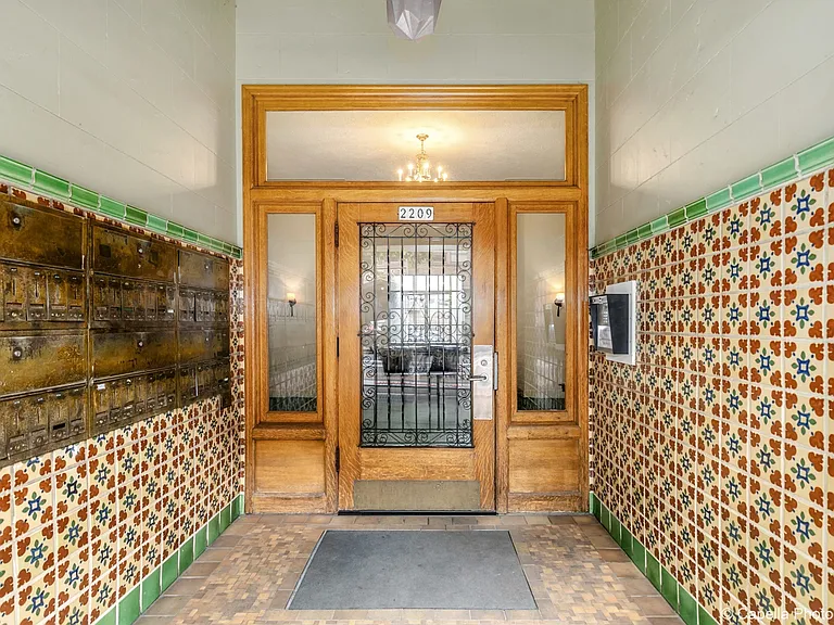 Manhattan Apartments — Photo 12