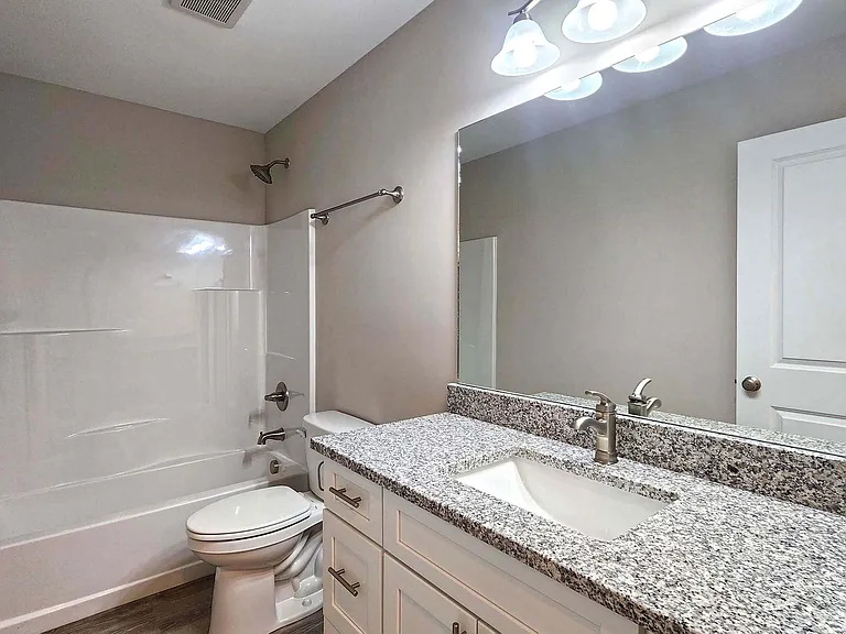 127 Hawthorne Dr — Photo 6