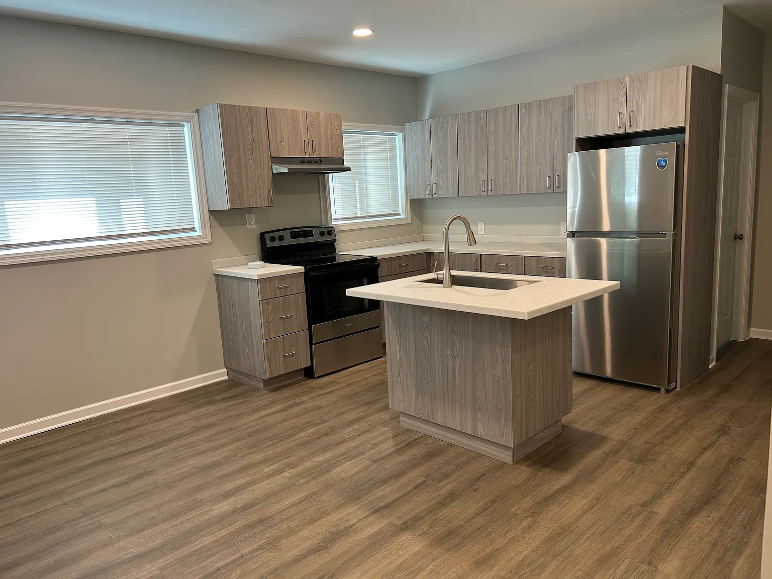 3 bed, $1,695 — Photo 1