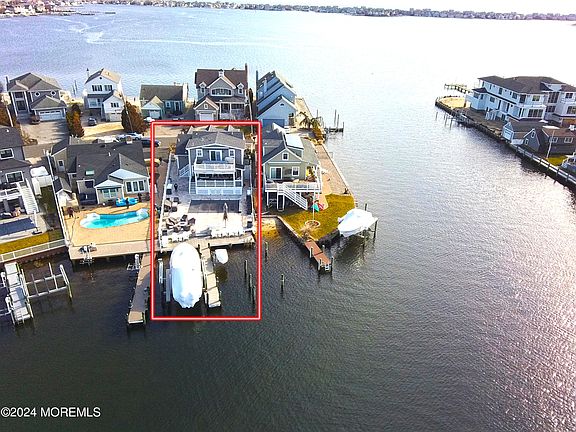 3rd image of 829 North Drive