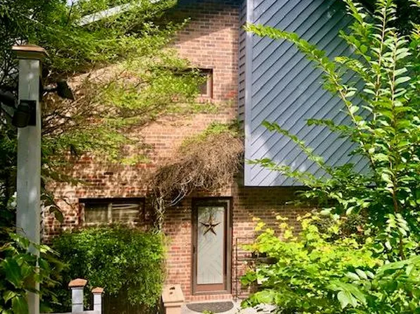 2202 Fawn Dr, Dalton, GA 30720