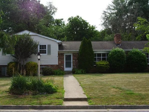 7 Brighton Ct, Stuarts Draft, VA 24477