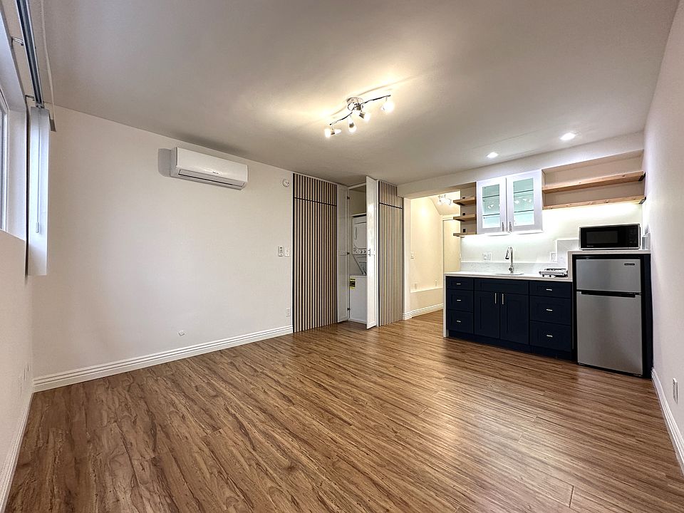 1st image of 1706 Granville Ave #101