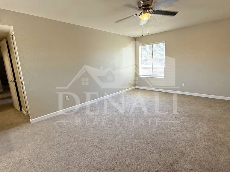 1529 E Edgewater Dr — Photo 10