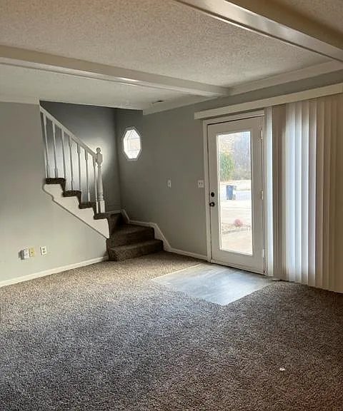 716 NE Barnes Dr #A — Photo 1